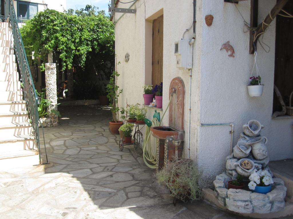 Gorgona Apartment Milina Exterior photo